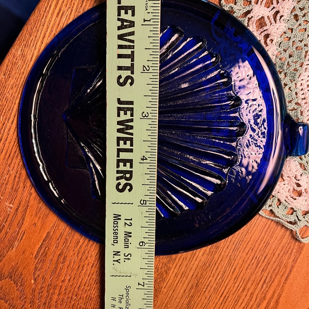 LAST CHANCE = DONATING! Cobalt Blue Glass scallop Shell suncatcher 6” - Picture 4 of 6